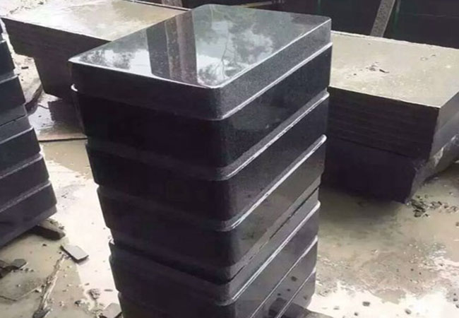 芝麻黑荔枝面50厚石材价格(图1) 芝麻黑荔枝面50厚石材价格